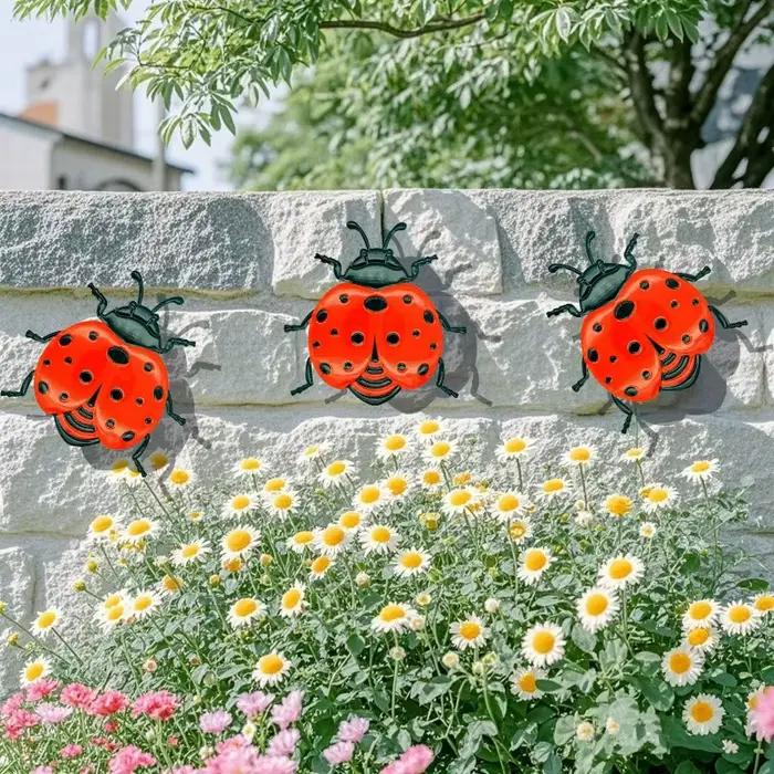 Décoration murale en métal en forme de coccinelle