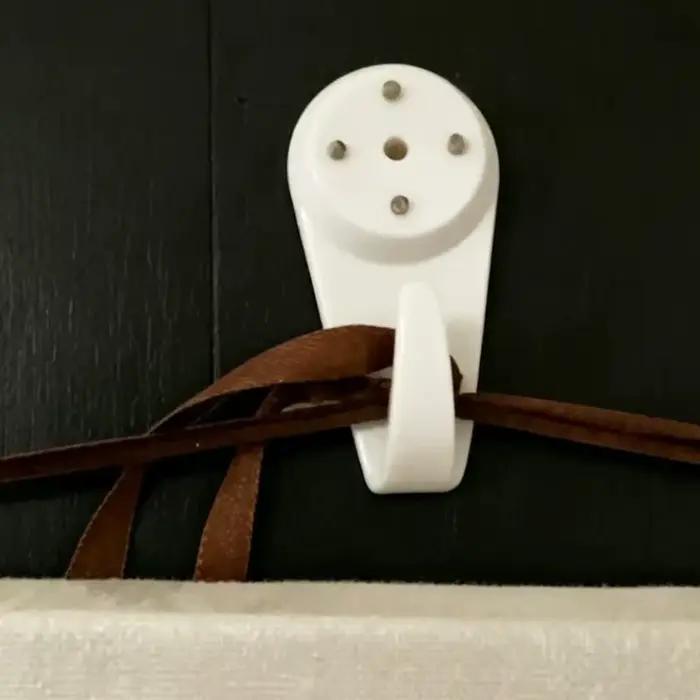 Crochet invisible pour cadre photo