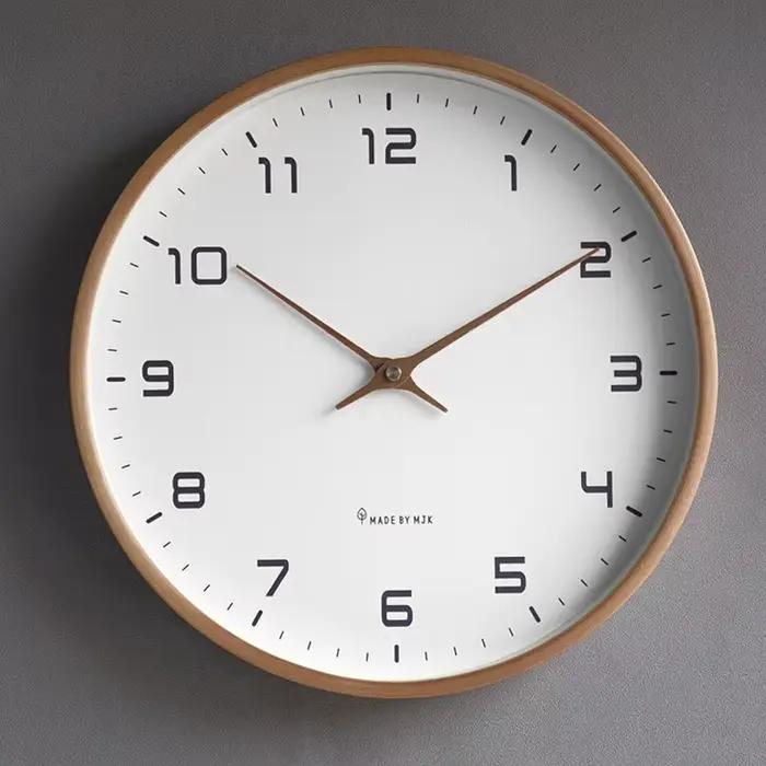 Horloge murale simple nordique en bois massif