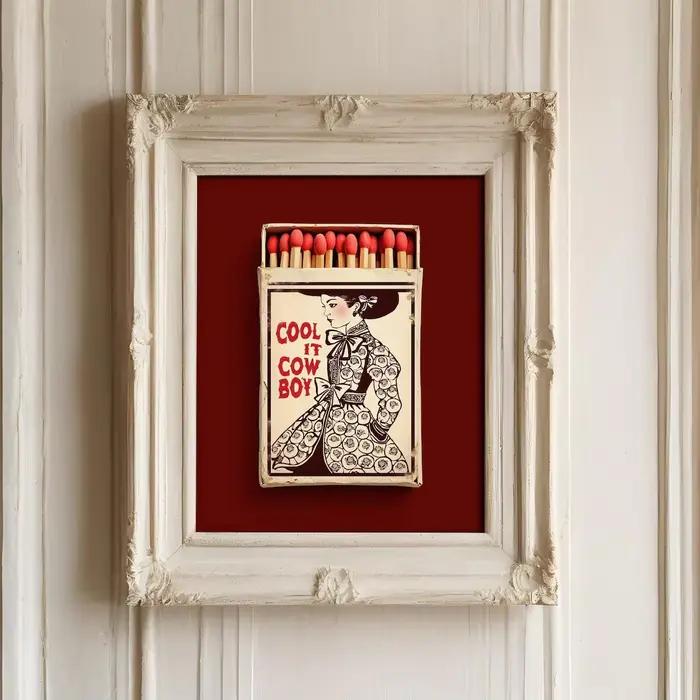 Art mural encadré Western bordeaux – Impression Cool It Cowboy Matchbox