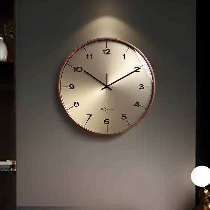 Horloge murale en bois massif simple moderne