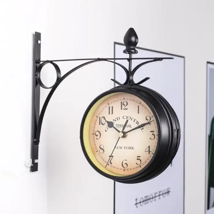 Horloge murale étanche double face pour station de train