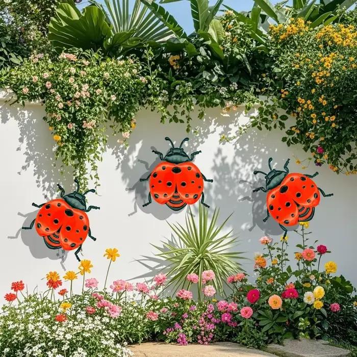 Décoration murale en métal en forme de coccinelle