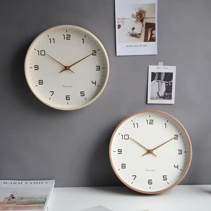 Horloge murale simple nordique en bois massif