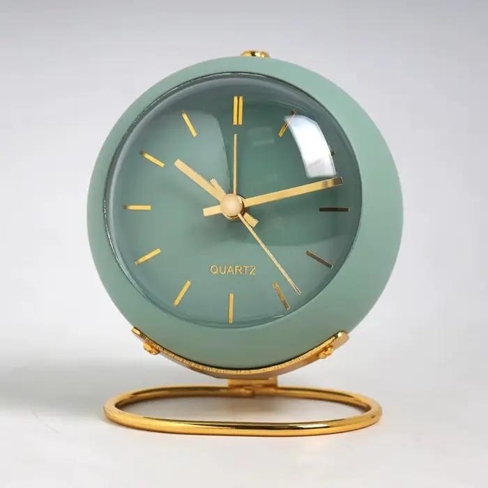 Horloge de bureau électronique créative nordique