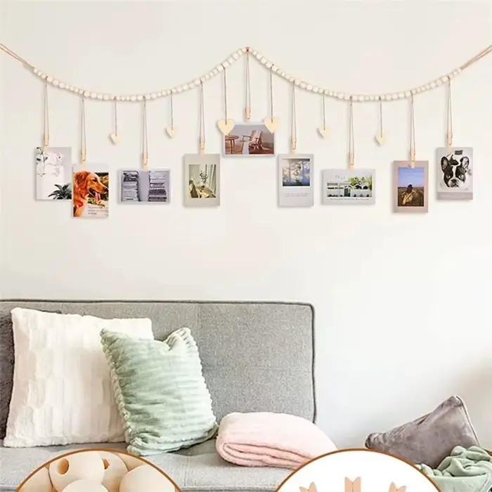 Chaîne de suspension murale pour photos avec clips à pompons en bois et cadres photo à perles en bois, décoration murale pour la maison, la chambre et le dortoir