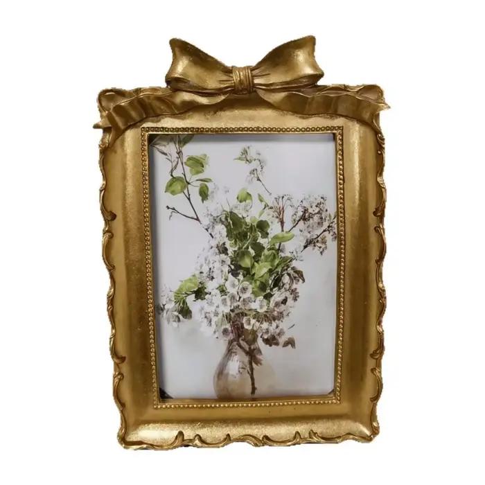 Cadre photo vintage élégant en résine avec détails ornés