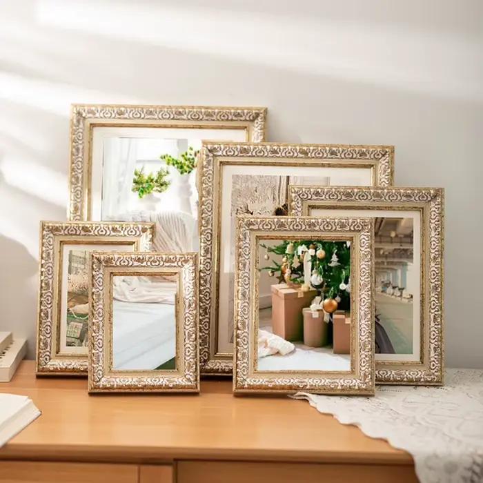 Cadre photo vintage avec finition blanche classique et compatibilité multi-tailles