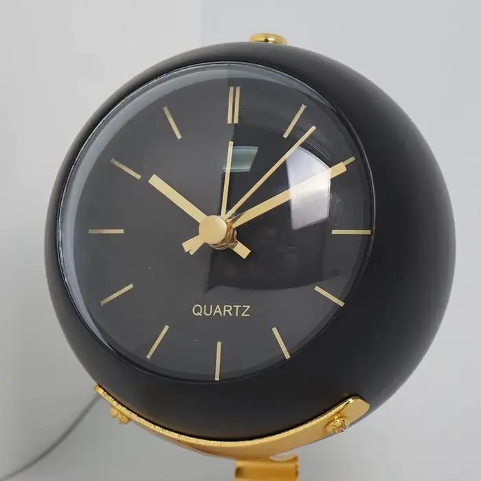 Horloge de bureau électronique créative nordique