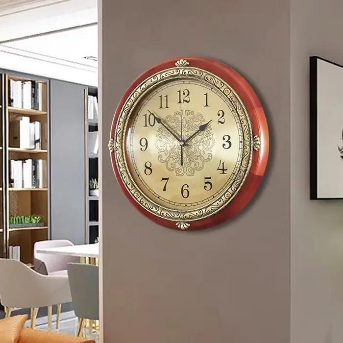 Horloge murale moderne avec cadre en bois massif