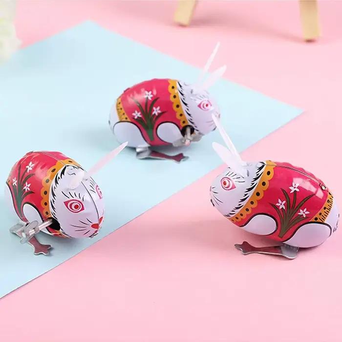 Métal liquidation horloge fer grenouille lapin coq jouets de fête accessoires de loisirs dessin animé mignon Design Festival rassemblement cadeaux pour les invités TMZ