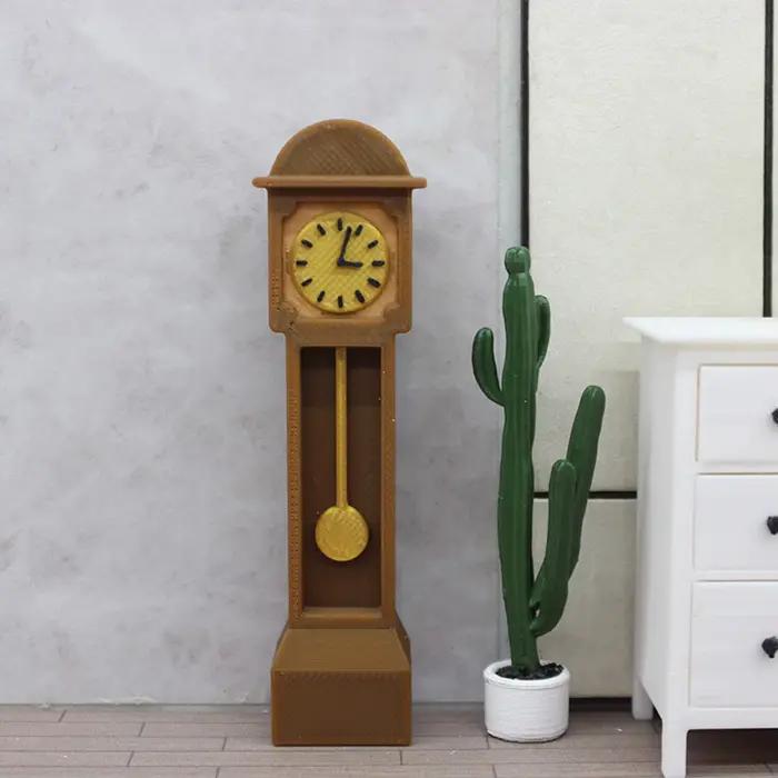 Horloge miniature victorienne pour maison de poupée