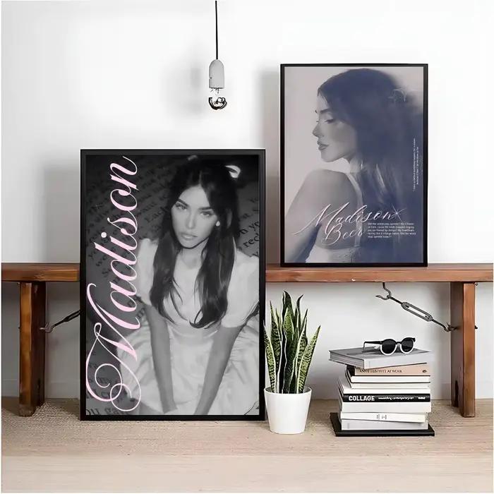Affiche créative Singer M-Madison Beer