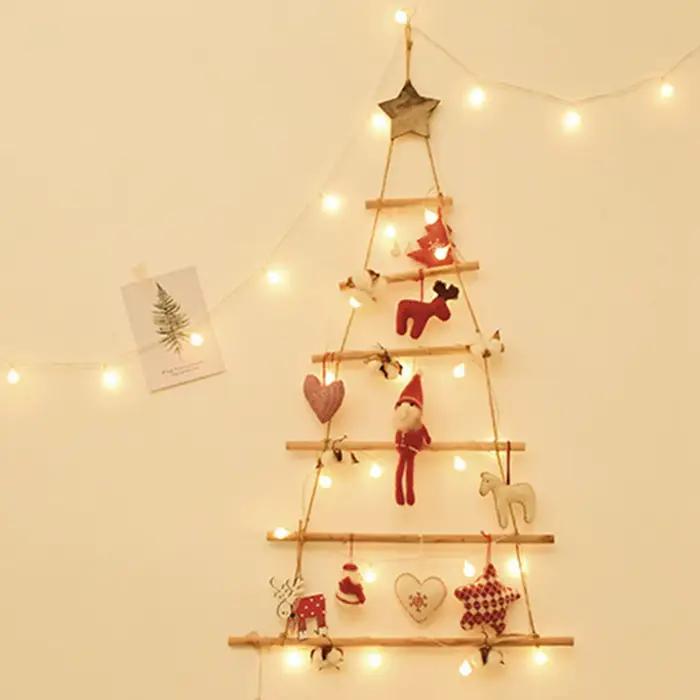 Arbre de noël en bois à suspendre au mur