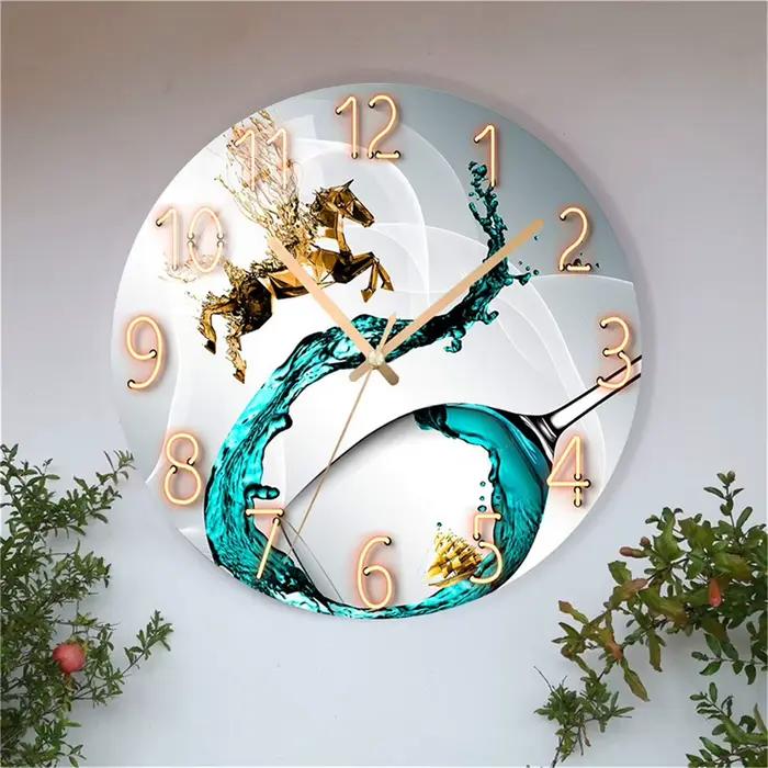 Horloge murale en verre au design moderne