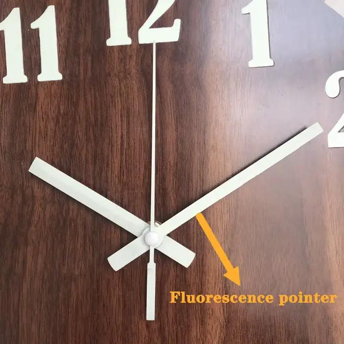 Horloge murale lumineuse en bois de 12 pouces