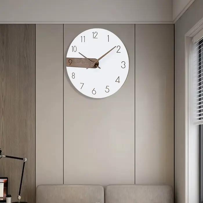 Horloge murale contemporaine en acrylique et bois
