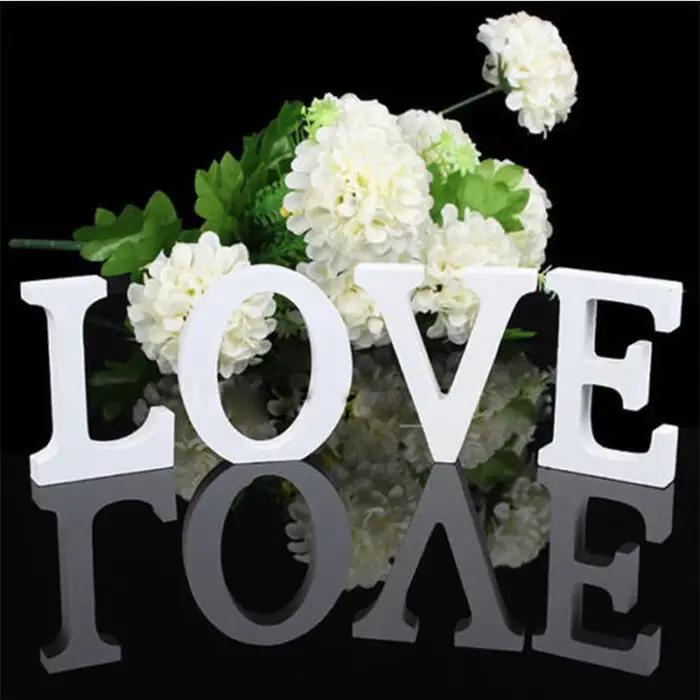 Décoration murale suspendue avec lettres en bois blanc