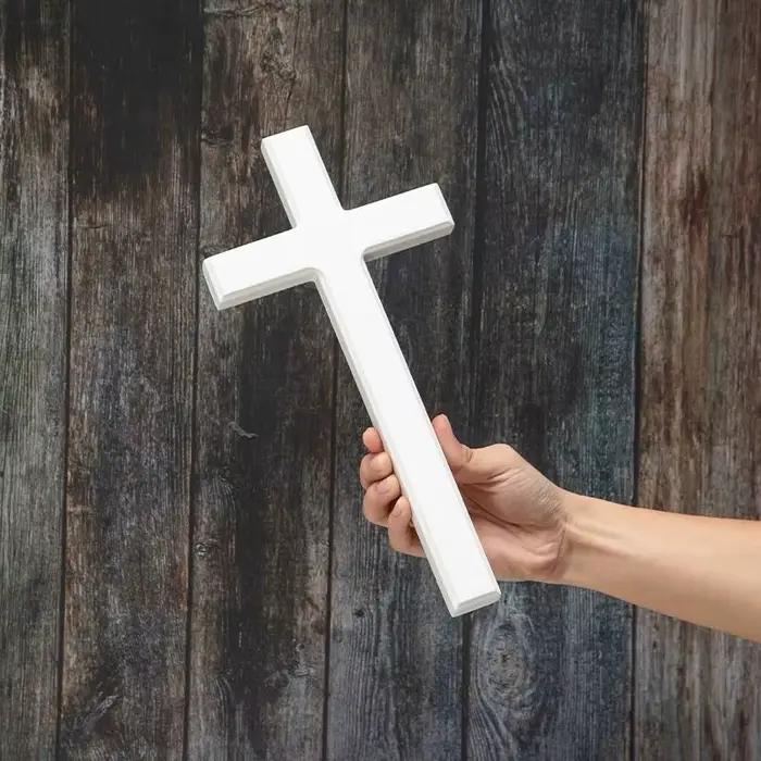 Croix de mur en bois pour la décoration intérieure