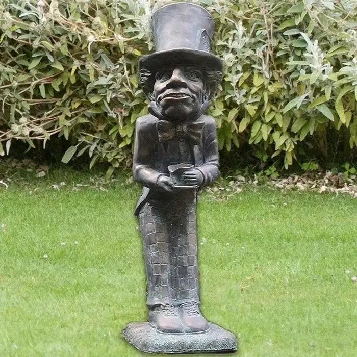 Statue des aventures d'Alice au pays des merveilles – Ornement artisanal en résine pour jardin, cour et décoration de la maison