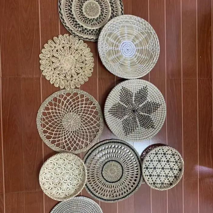 Ensemble de 9 paniers muraux en rotin