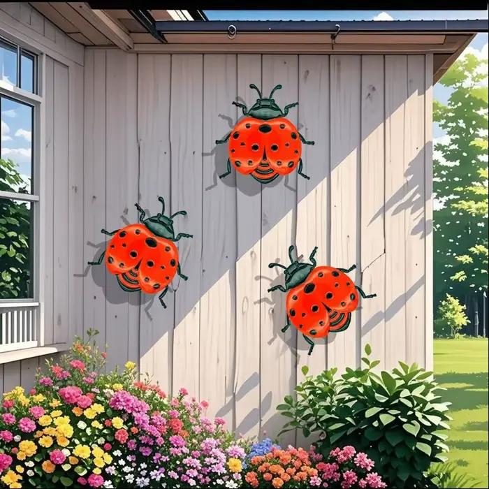 Décoration murale en métal en forme de coccinelle