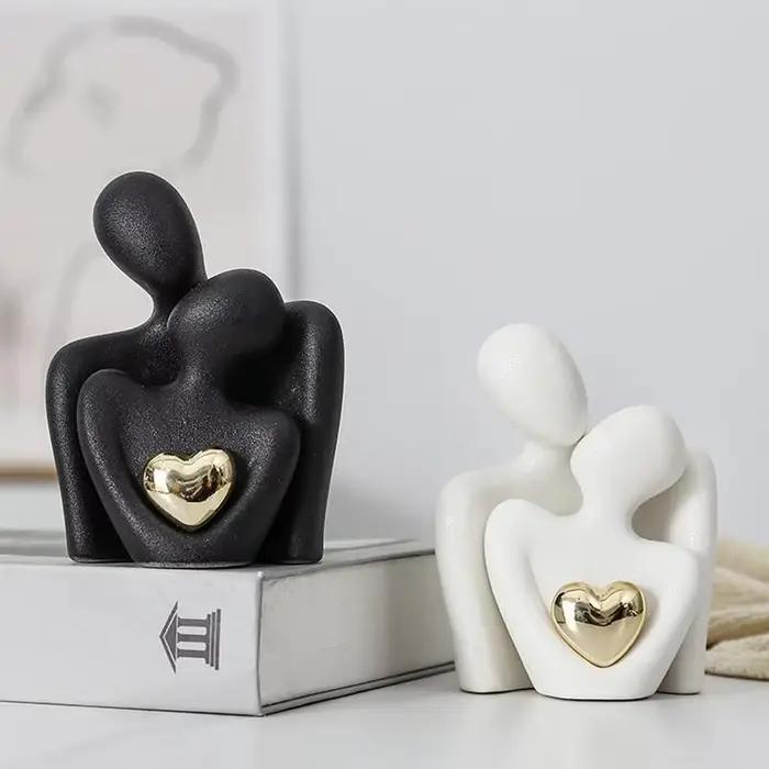 Sculpture de Couple Romantique Abstraite en Céramique