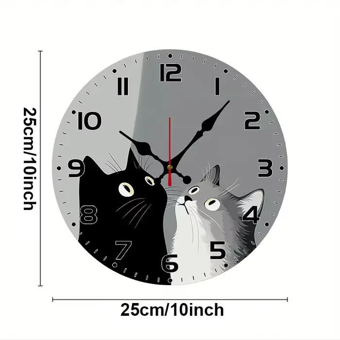 Horloge murale suspendue silencieuse ronde en bois avec chats noirs et blancs