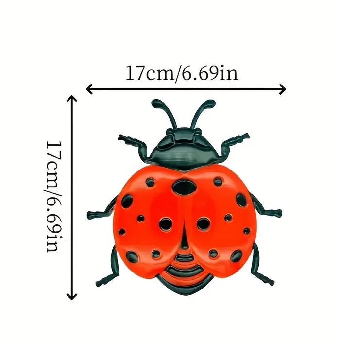 Décoration murale en métal en forme de coccinelle