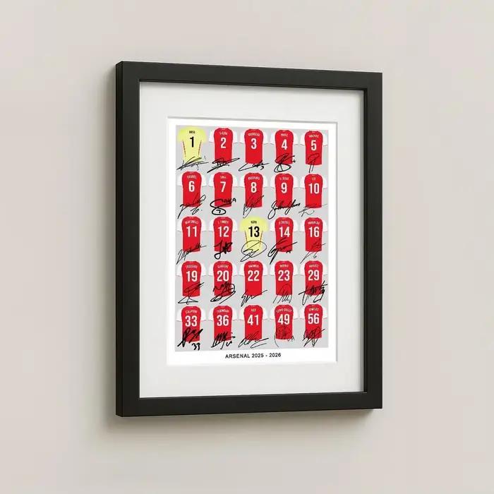 Décoration murale de l'équipe de l'Arsenal 2025-2026 - Collage encadré avec des maillots de joueurs (Saka