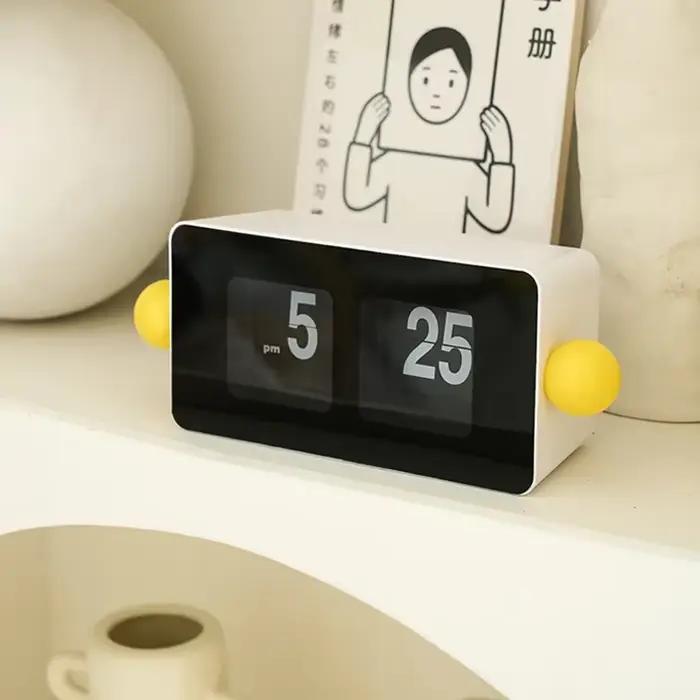 Horloge à pages tournantes automatiques, horloge de table créative pour salon, chambre à coucher, décoration de bureau rétro minimaliste, décoration de la maison