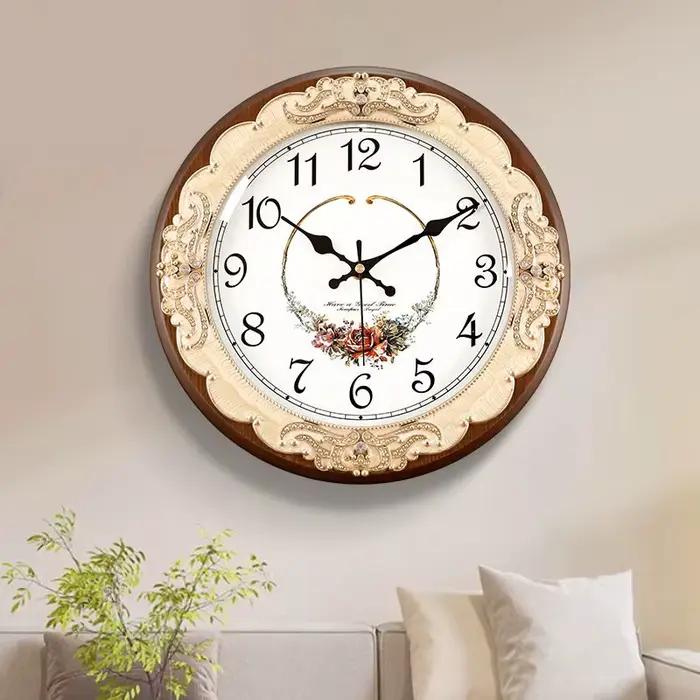 Horloge murale rétro en bois massif