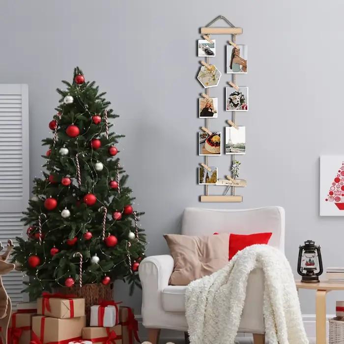 Photos en bois suspendues au mur avec pinces à corde