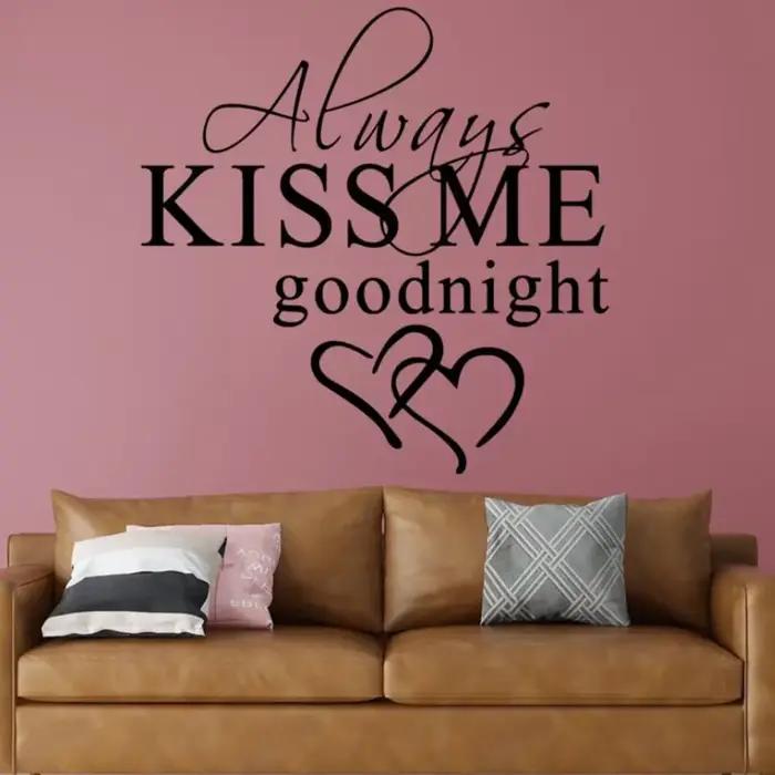 Autocollant mural romantique 'Always Kiss Me Goodnight'