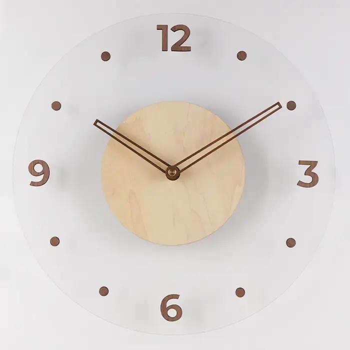 Horloge murale en bois massif