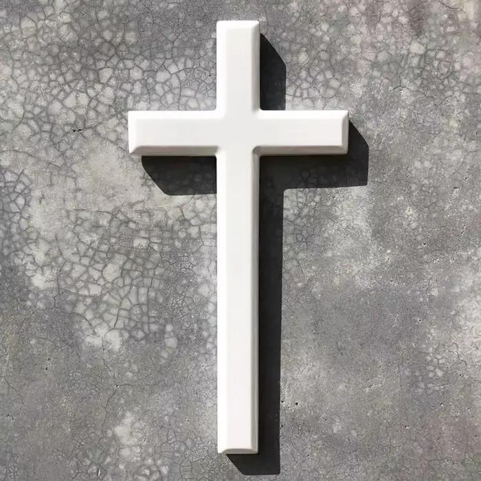 Croix de mur en bois pour la décoration intérieure