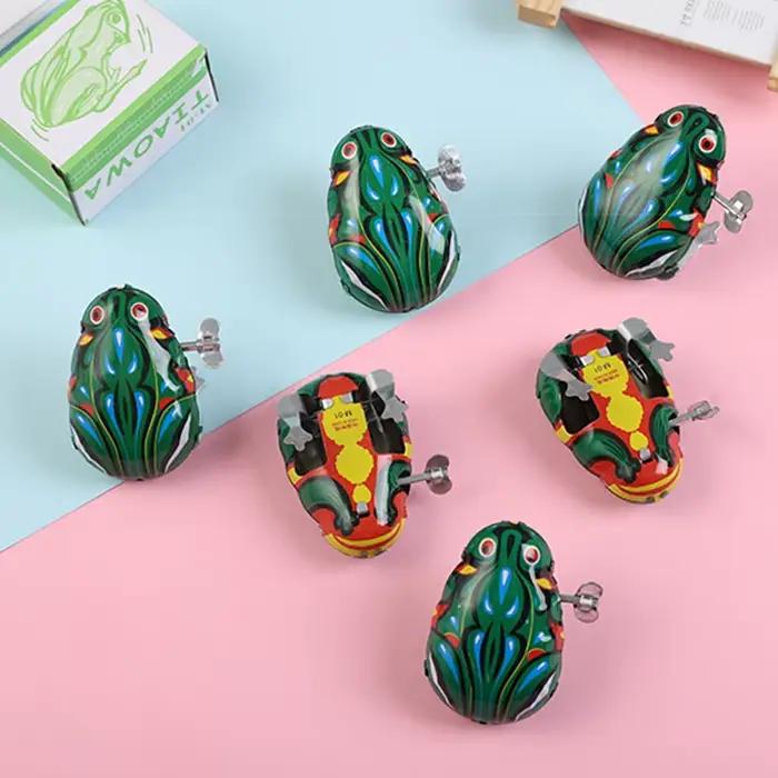 Métal liquidation horloge fer grenouille lapin coq jouets de fête accessoires de loisirs dessin animé mignon Design Festival rassemblement cadeaux pour les invités TMZ