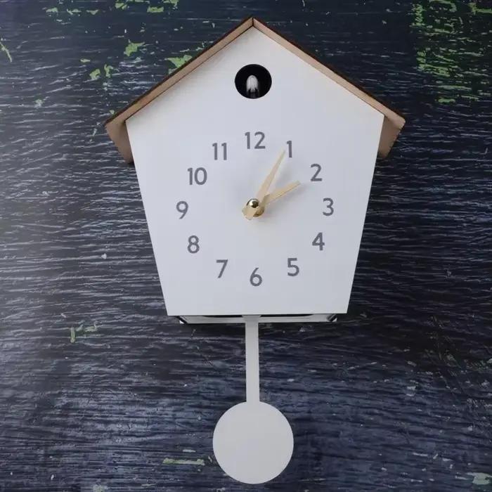 Grande horloge coucou en bois faite à la main