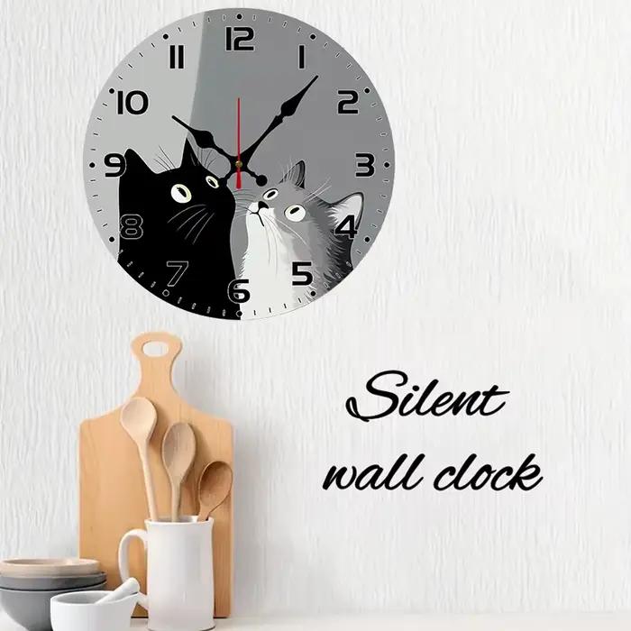 Horloge murale suspendue silencieuse ronde en bois avec chats noirs et blancs