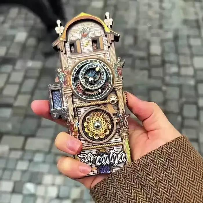 Horloge astronomique à engrenages mobiles