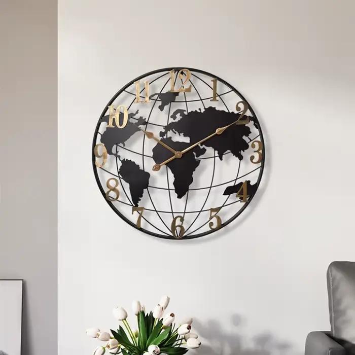 Horloge murale minimaliste en métal