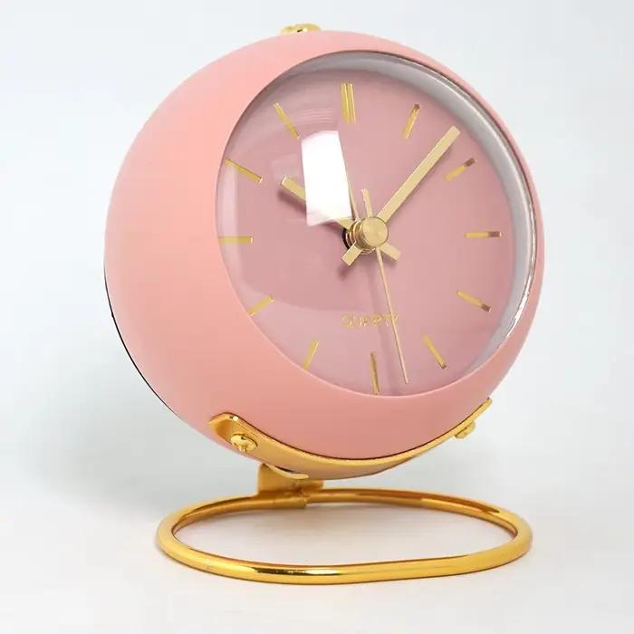 Horloge de bureau électronique créative nordique