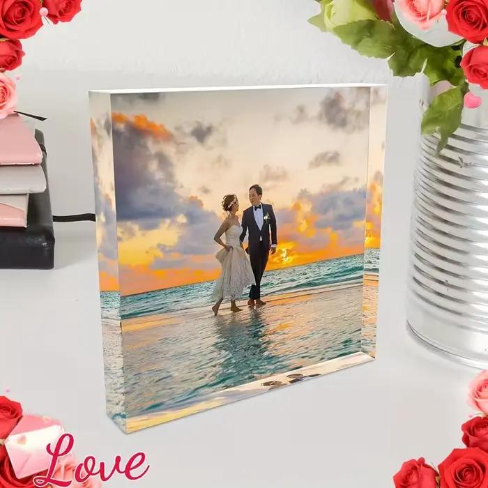 Une décoration de bureau personnalisée en acrylique avec des options de photos personnalisées