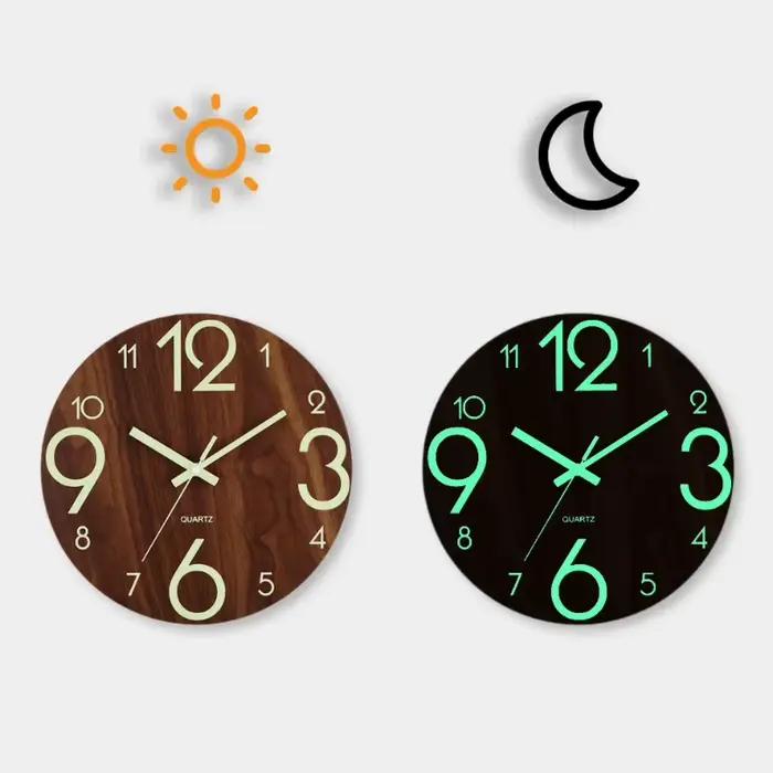 Horloge murale lumineuse en bois nordique de 12 pouces