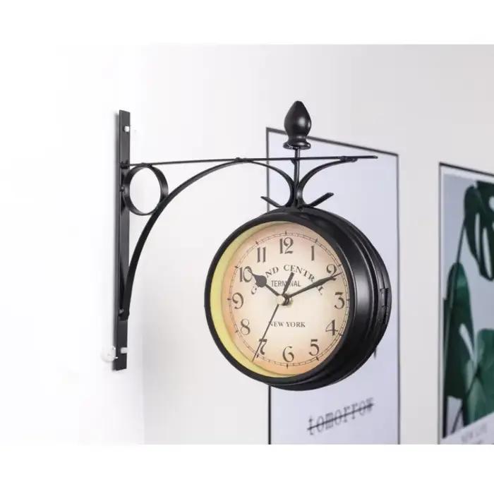 Horloge murale étanche double face pour station de train