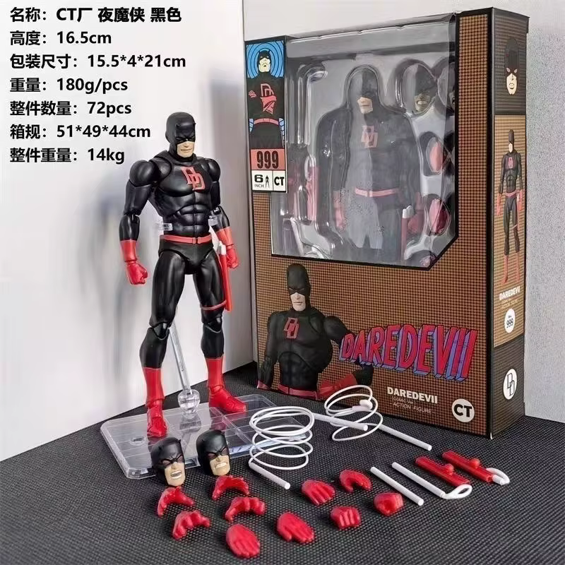 Figurine d'action articulée Daredevil noir et rouge de CT Toys Comics avec têtes, mains et bâtons in