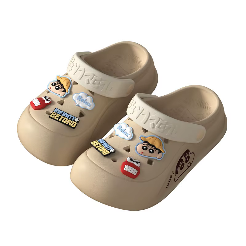 Sabots mignons de dessin animé Crayon Shin-chan, sandales à semelle épaisse antidérapante, chaussures polyvalentes pour intérieur et extérieur, pour couple