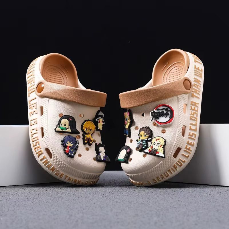Chaussons Demon Slayer Crocs, mignons, tendance, dessin animé créatif, Kamado Tanjirou, antidérapants, semelle souple, cadeau pour les amis en vacances
