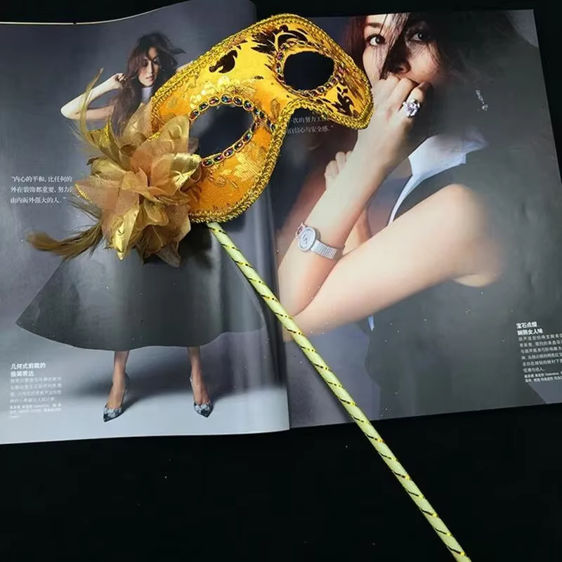 Masque de carnaval vintage à plumes portatif pour femmes, idéal pour bal de promo, Halloween et déguisements