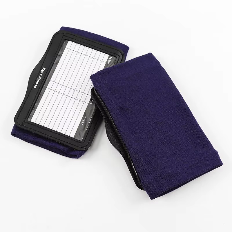 Manchon de poignet pour joueur de football avec tableau de stratégie (1 pièce) pour la référence au cahier de stratégie pendant l'entraînement et l'aide à la stratégie de jeu